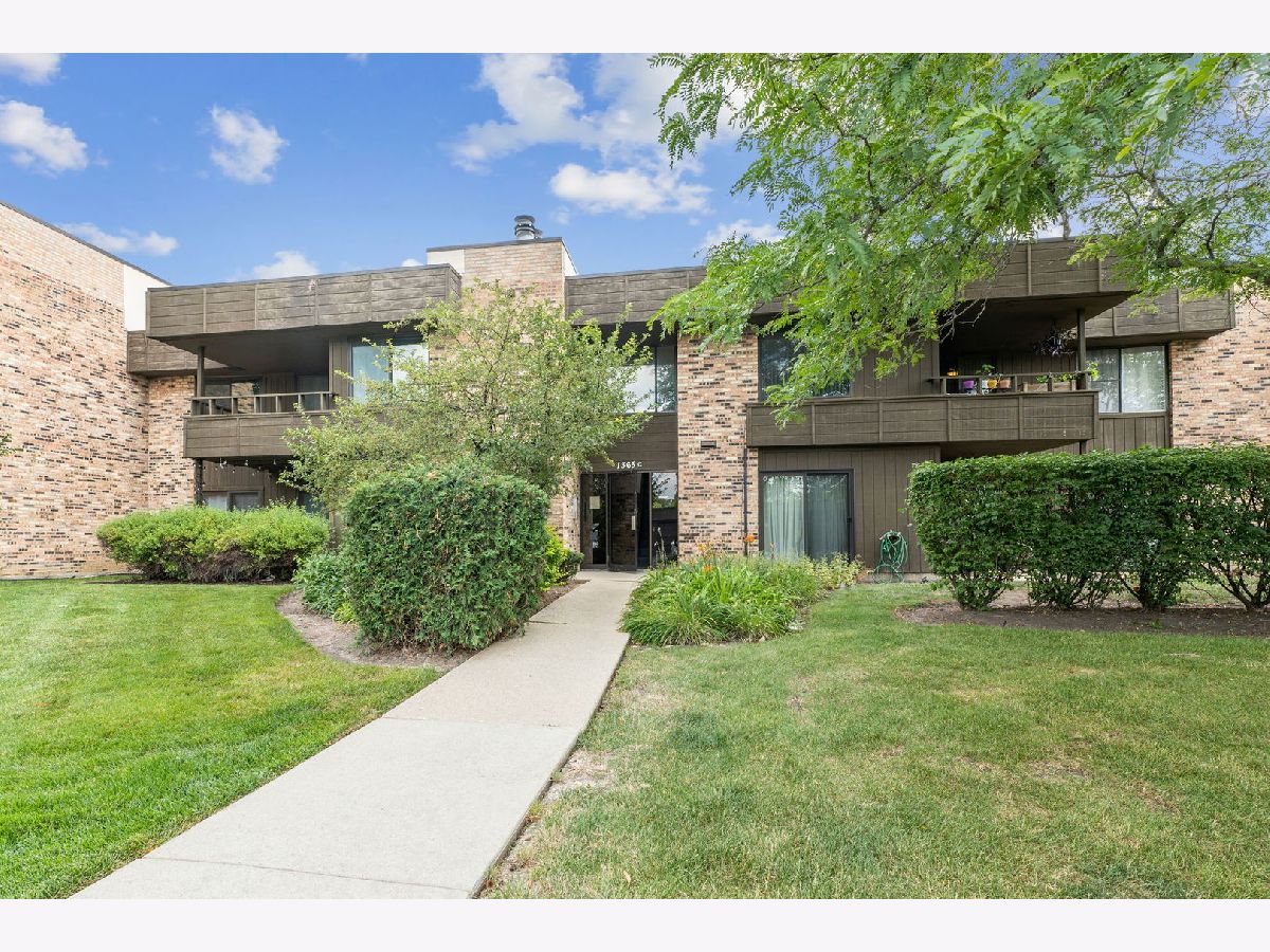 Condominiums Sold Forest Edge Palatine Illinois, 1365 Sterling