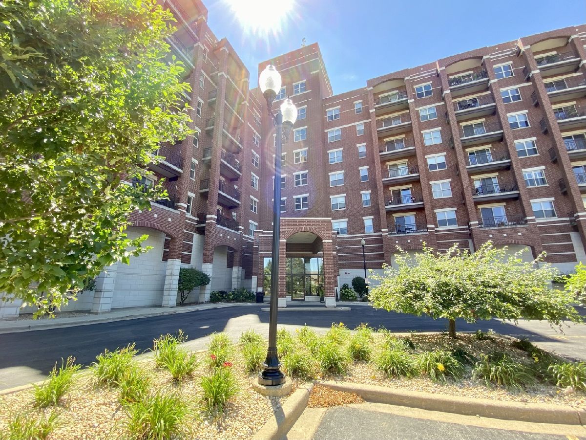 Condominiums Sold Riverwoods Melrose Park Illinois, 1700 Riverwoods