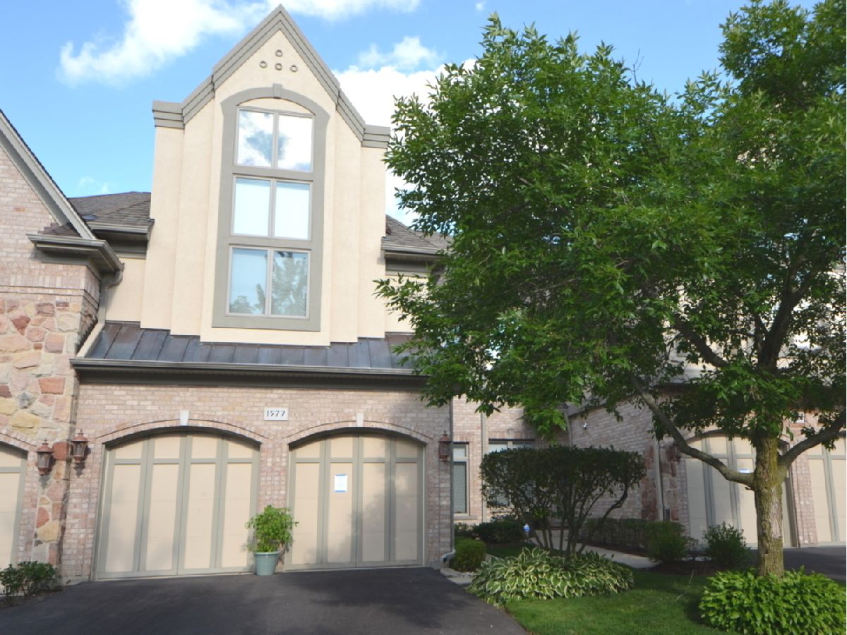 Townhomes Rented Maison Du Comte Palatine Illinois, 1577 Kembley