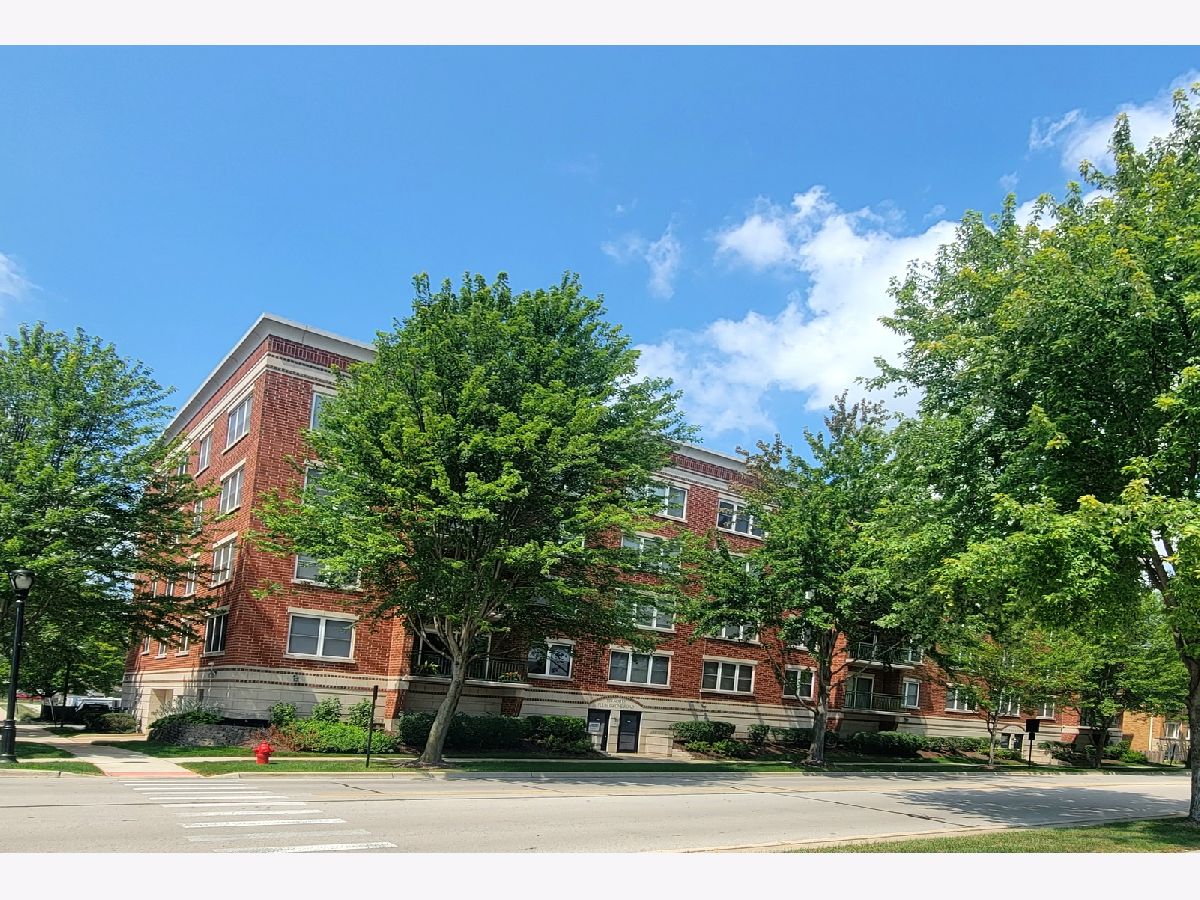 Condominiums Sold Plum Court Palatine Illinois, 104 Plum Grove