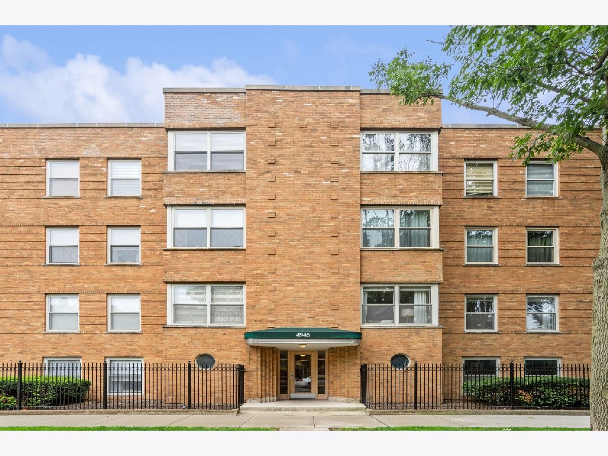 Condominiums Sold Wolcott Village Chicago Illinois, 4945 Wolcott