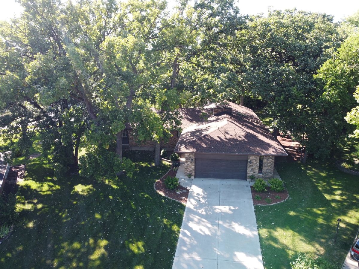 Homes & Condominiums Sold Twin Oaks Joliet Illinois, 211 Crabapple
