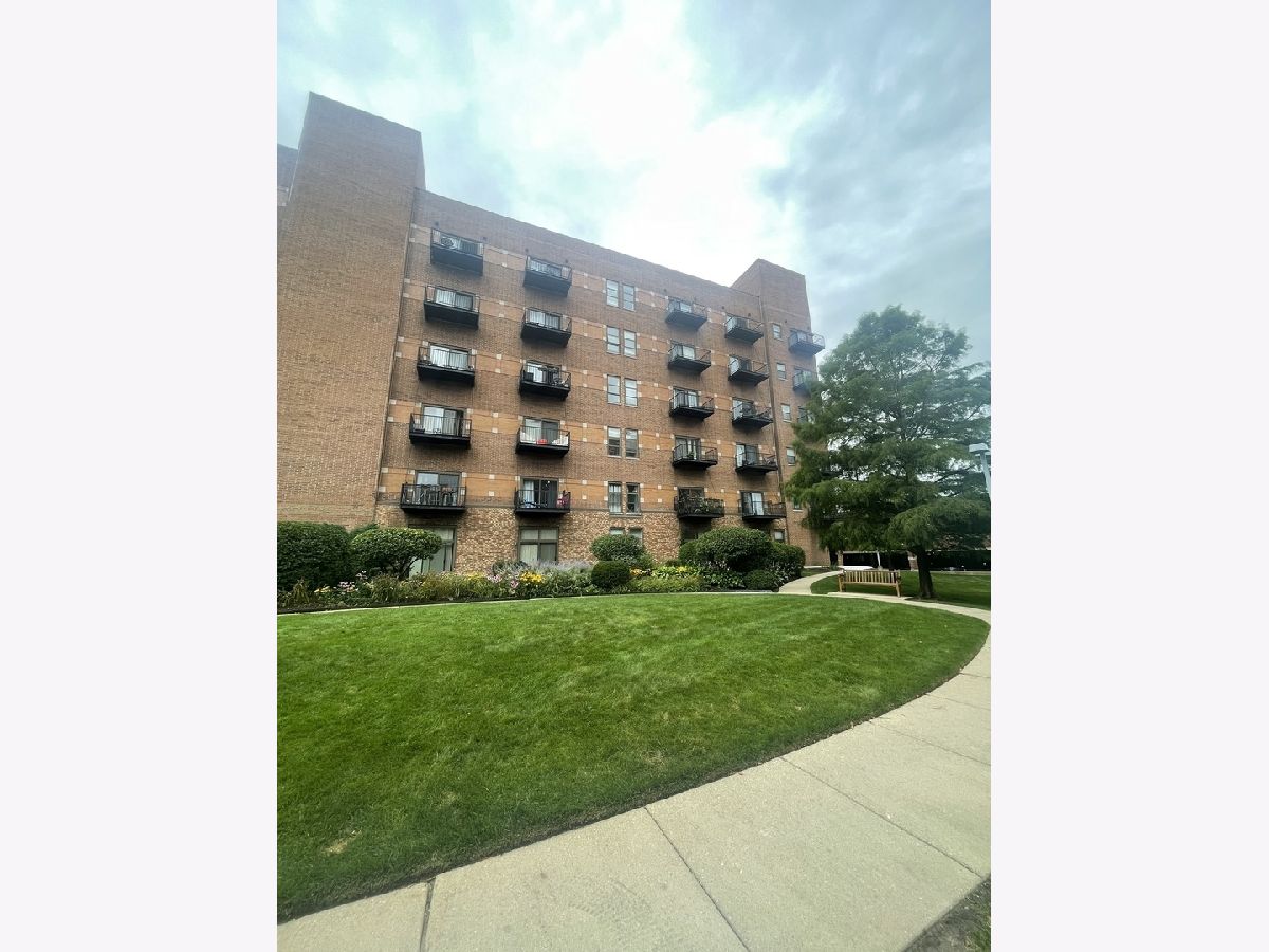 Condos & Townhomes & Homes Rented Renaissance Place Chicago Illinois, 1000 53rd