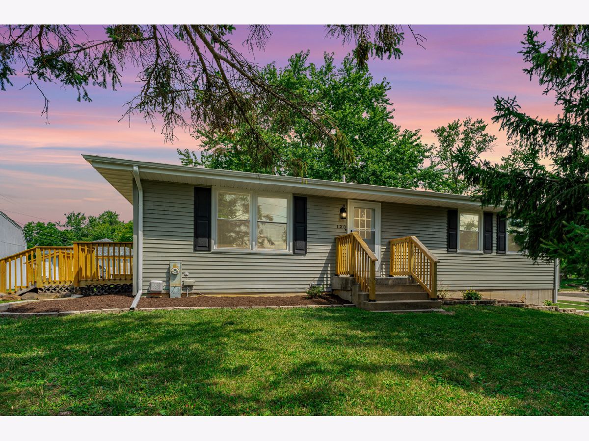  Sold Cedarville Illinois, 120 Washington