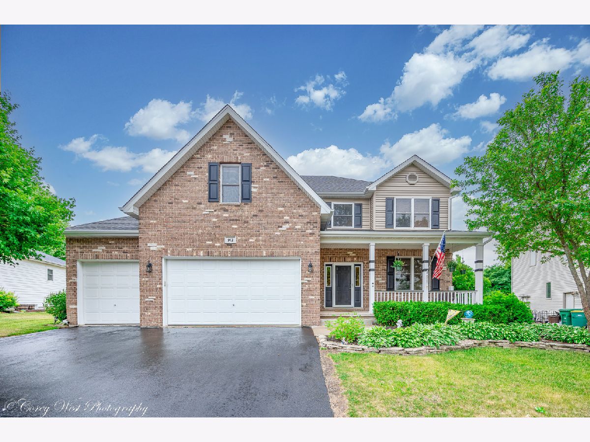 Homes & Townhomes & Condos Sold Townsend Woods Sycamore Illinois, 912 Wells