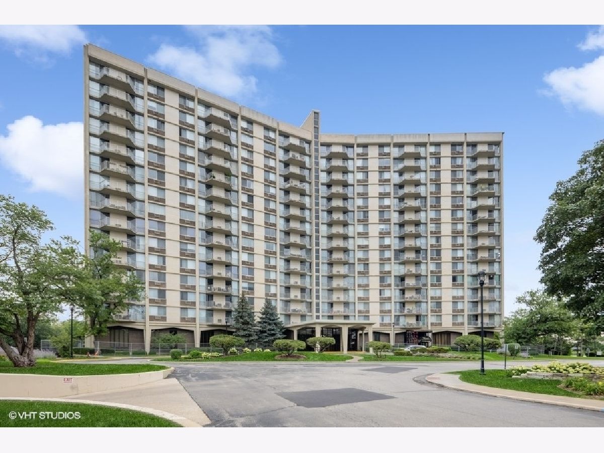 Oak Brook Towers Oak Brook IL, Condos & Townhomes For Sale & For Rent
