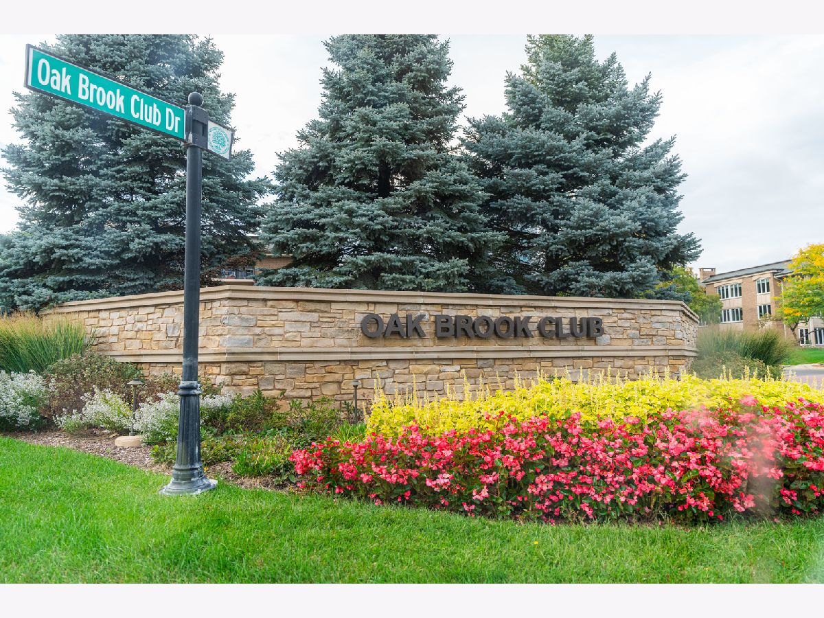 Condominiums Sold Oak Brook Club Oak Brook Illinois, 2 Oak Brook Club