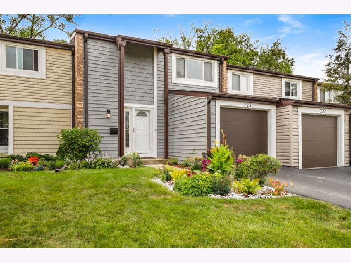 Townhomes Sold Lakeside Villas Wheeling Illinois, 725 Lakeside Circle