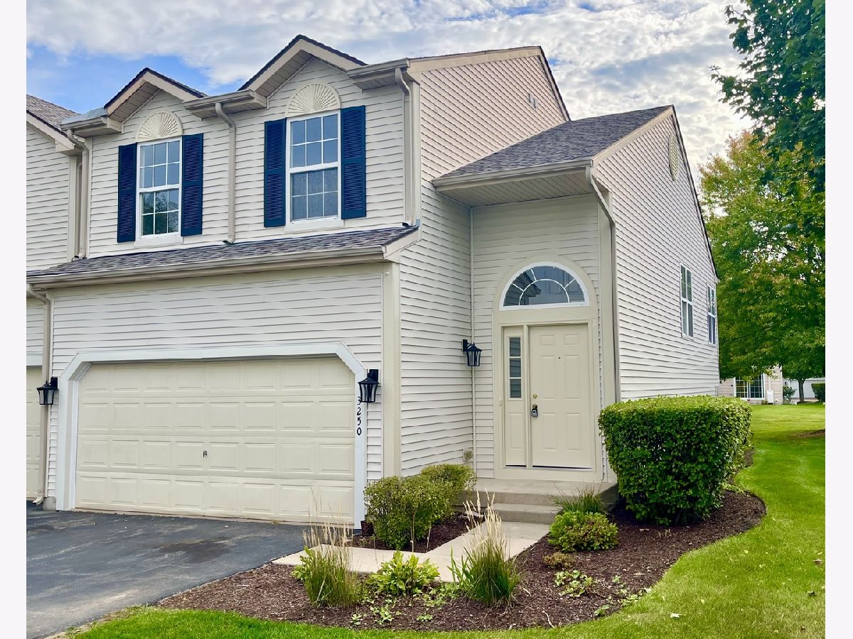 Townhomes & Condos Sold Wineberry Dekalb Illinois, 3250 Napa