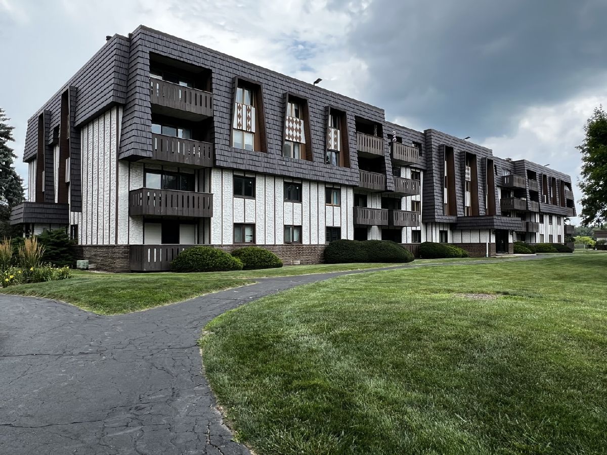 Townhomes & Condos Rented Whispering Lake Lake Bluff Illinois, 13000 Heiden