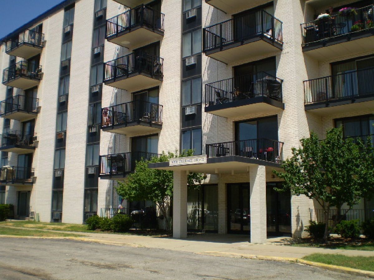 Condos & Townhomes & Homes Rented Terrace Square Niles Illinois, 9098 Terrace