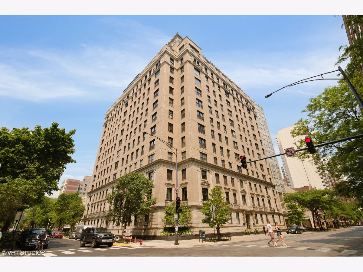 Condominiums Sold The Barry Chicago Illinois, 3100 Sheridan