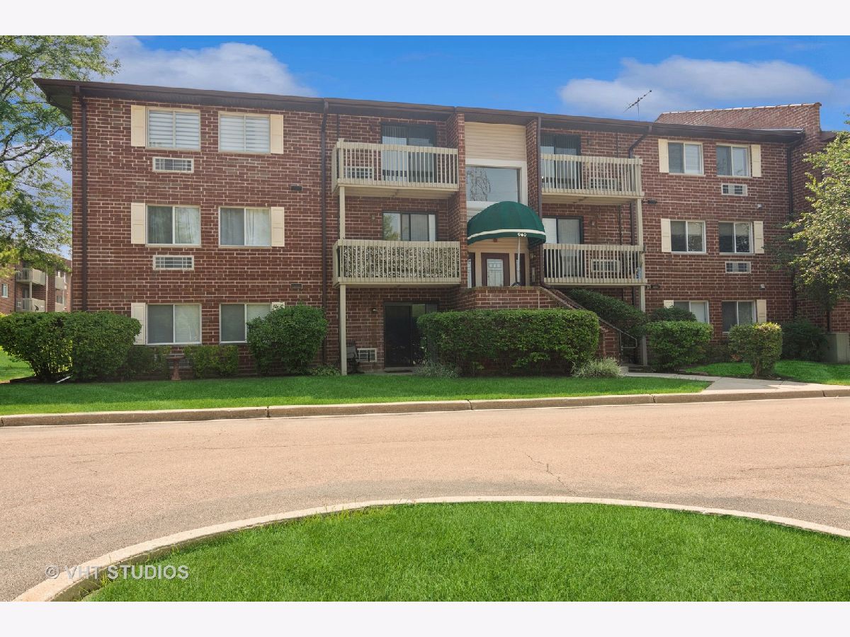 Condominiums Sold Lakewood Villas Vernon Hills Illinois, 960 Lakeside