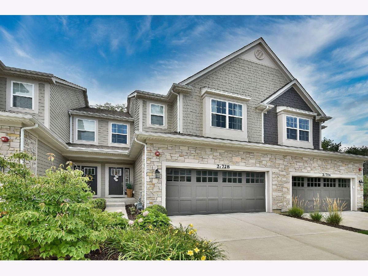 Townhomes & Homes Rented Maple Wood Estates Glen Ellyn Illinois, 2S728 Crimson King