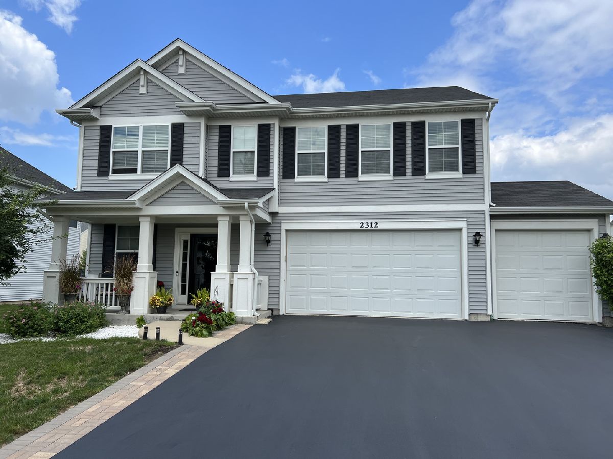 Homes Sold River Hills Bolingbrook Illinois, 2312 Pebblestone