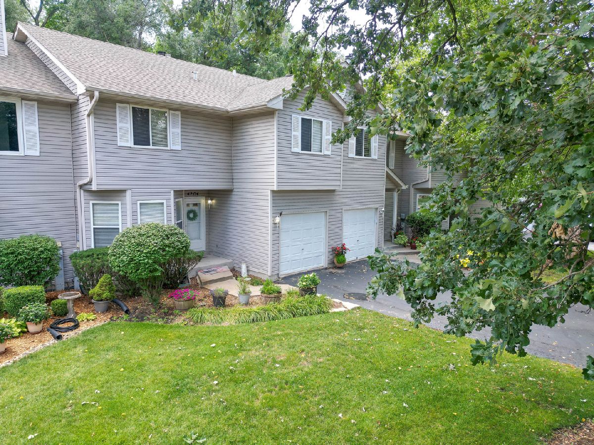 Townhomes Sold Deer Run Estates Joliet Illinois, 4204 Caribou