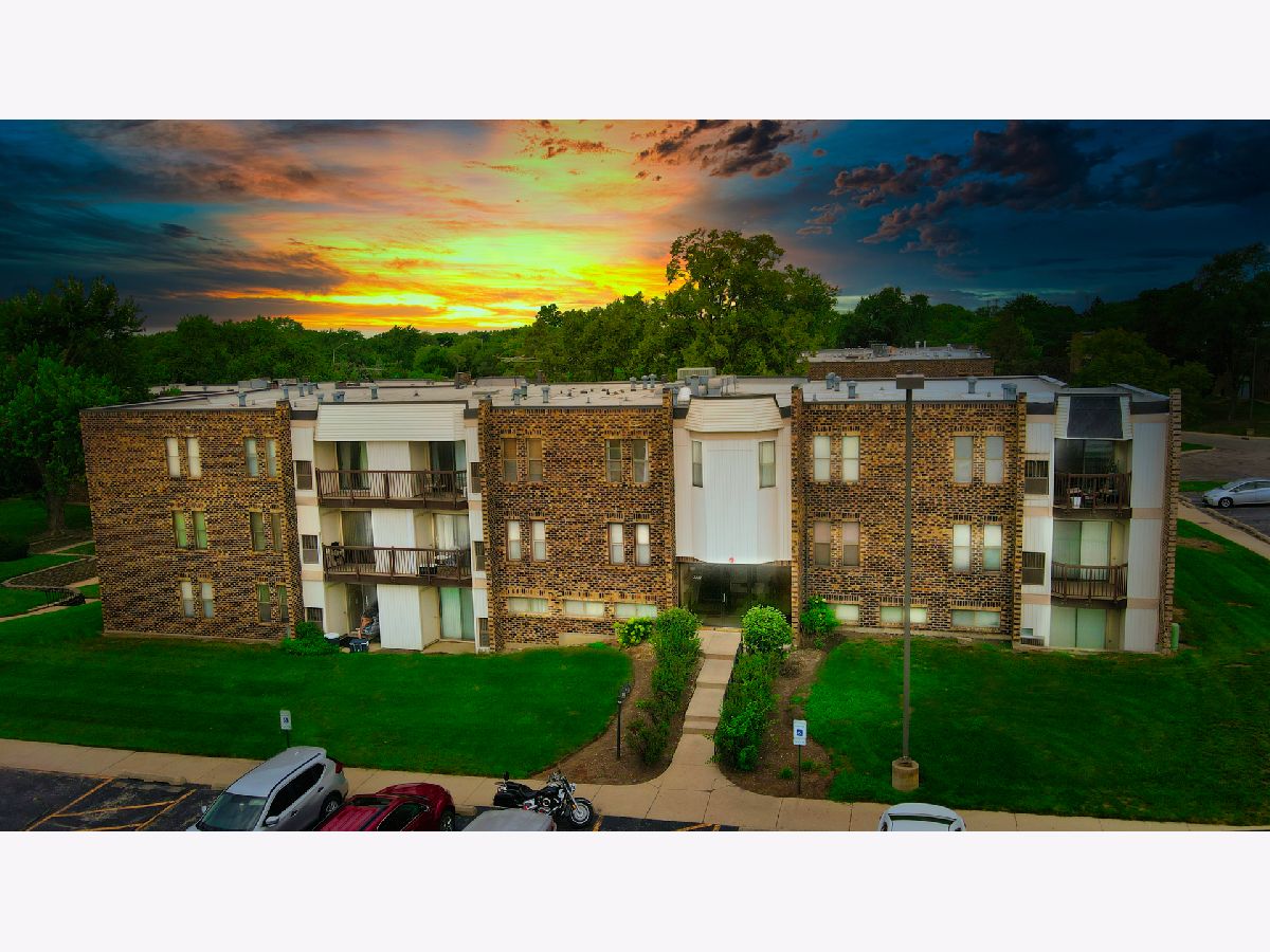 Condos & Townhomes Sold Woodridge Club Woodridge Illinois, 2222 Country Club