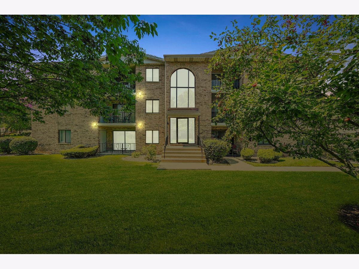 Condominiums Sold Evergreen Crestwood Illinois, 13248 Circle Drive