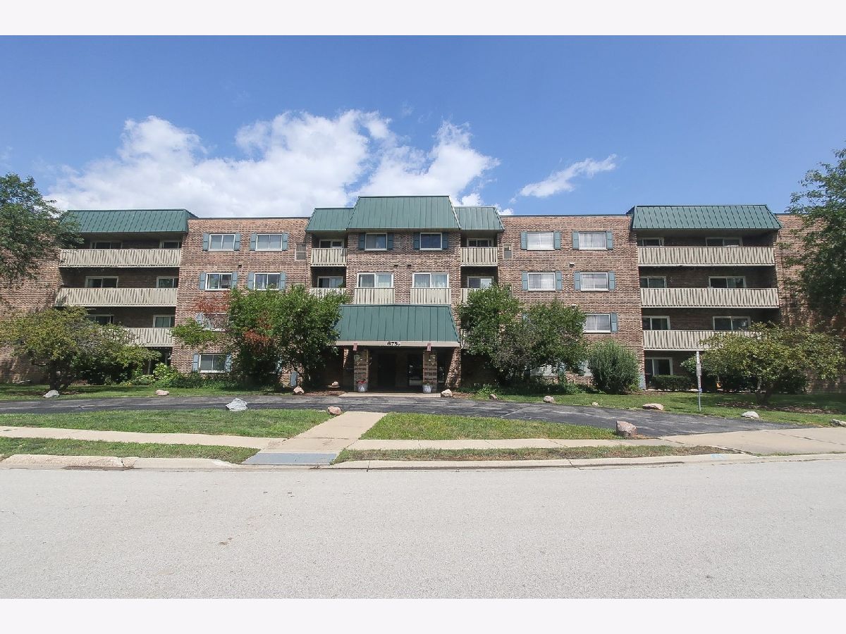 Condominiums Sold Twelve Oaks Elk Grove Village Illinois, 675 Grove