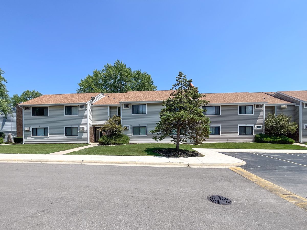 Condos & Townhomes Sold Runaway Bay Palatine Illinois, 2500 Bayside