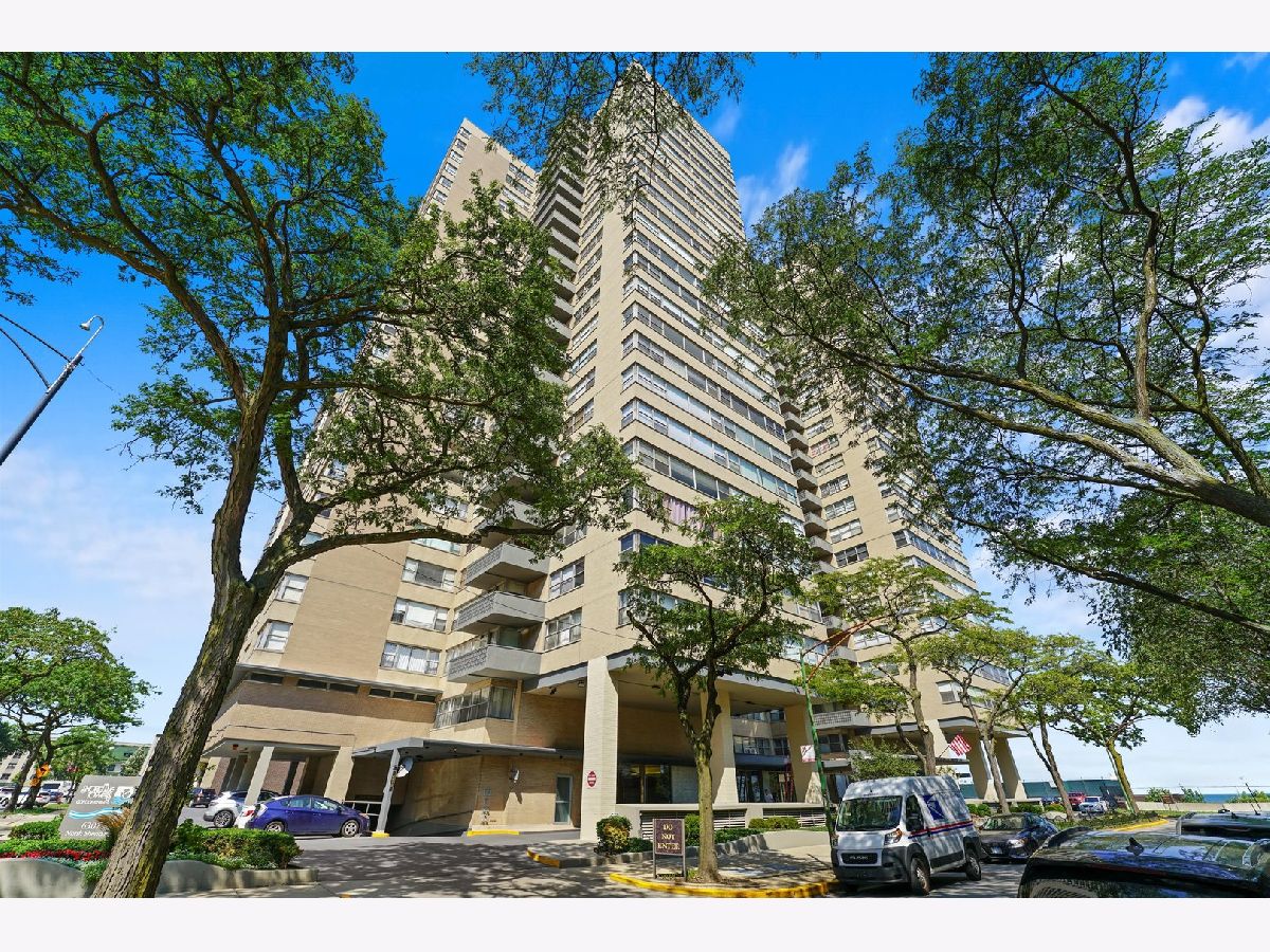 Condominiums Sold Shoreline Towers Chicago Illinois, 6301 Sheridan