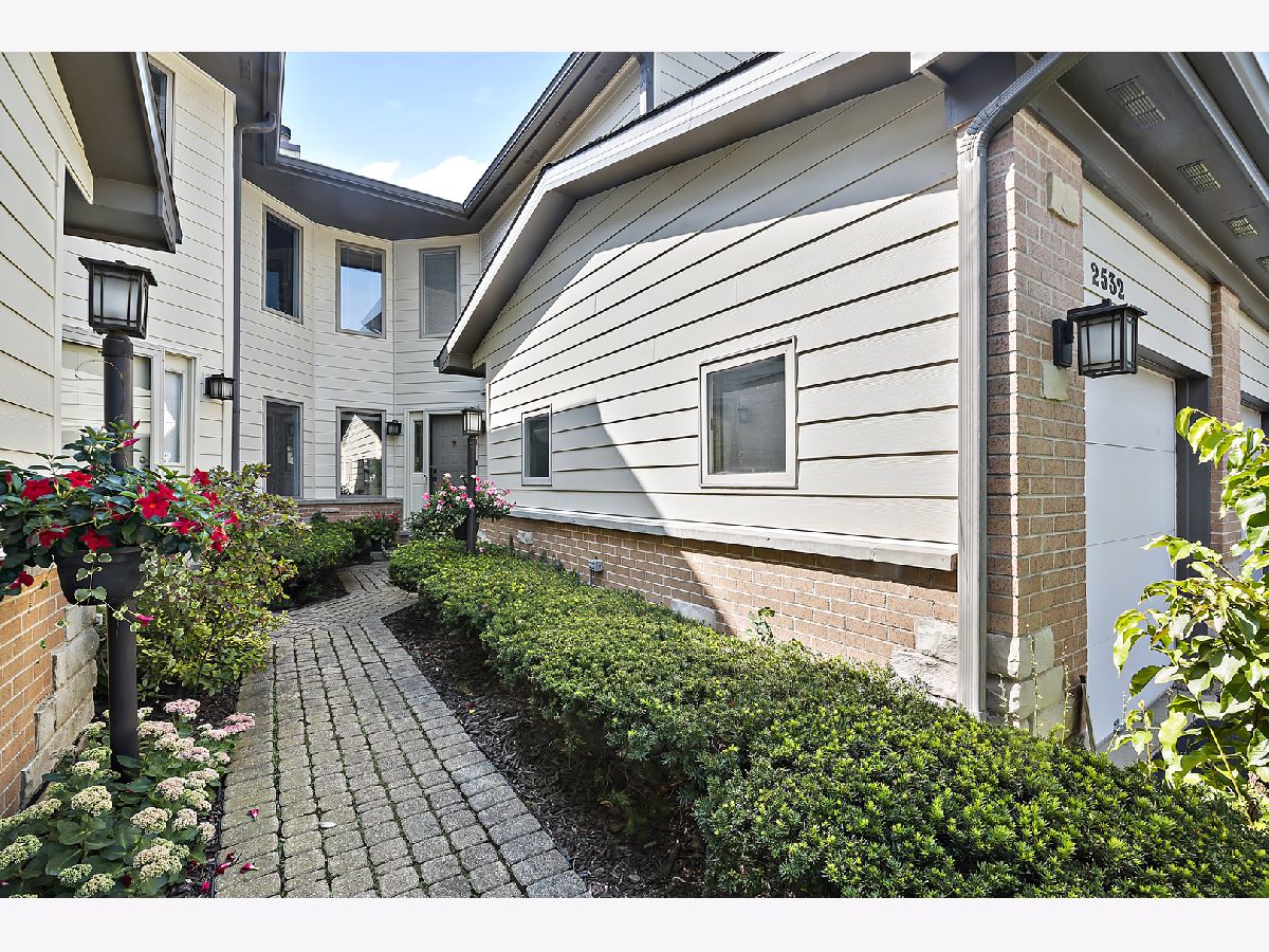 Condos & Townhomes Sold Willow Cove Northbrook Illinois, 2532 Virginia