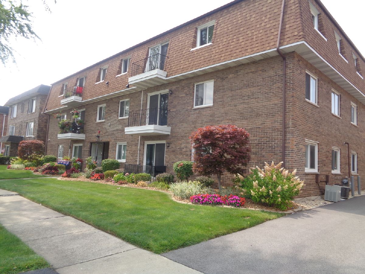 Condominiums Rented Kilpatrick Lawn Condos Oak Lawn Illinois, 10720 Kilpatrick