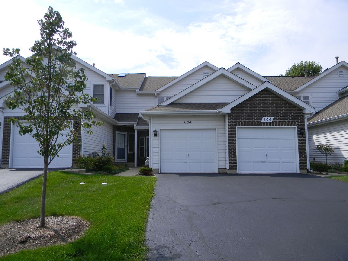 Townhomes Rented Woodhaven Mundelein Illinois, 604 Woodhaven