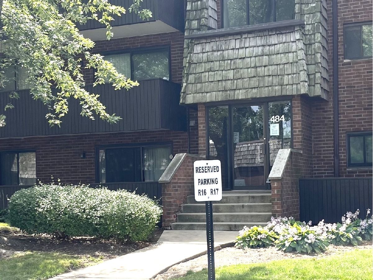 Condominiums Rented Timber Ridge Carol Stream Illinois, 484 Timber Ridge