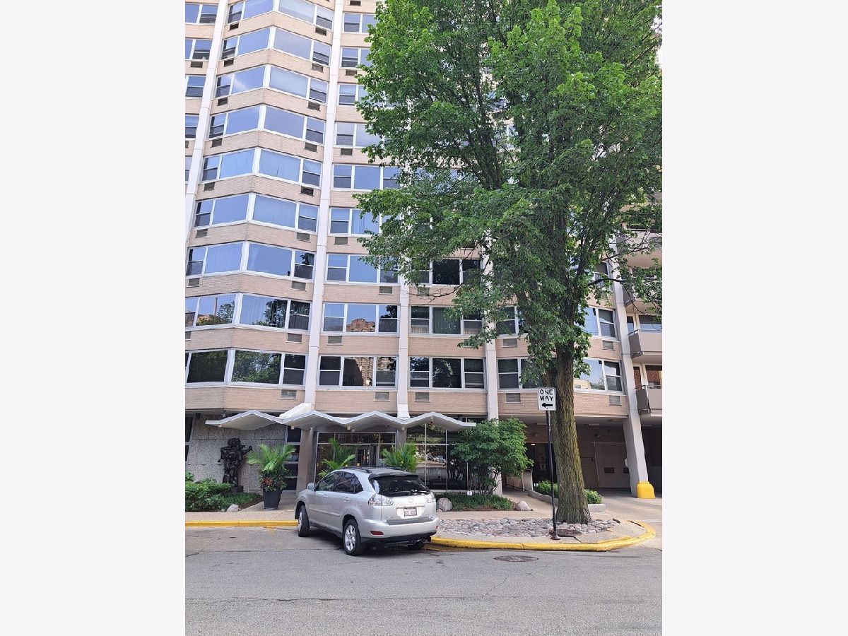 Condominiums Sold 555 Cornelia Condos Chicago Illinois, 555 Cornelia