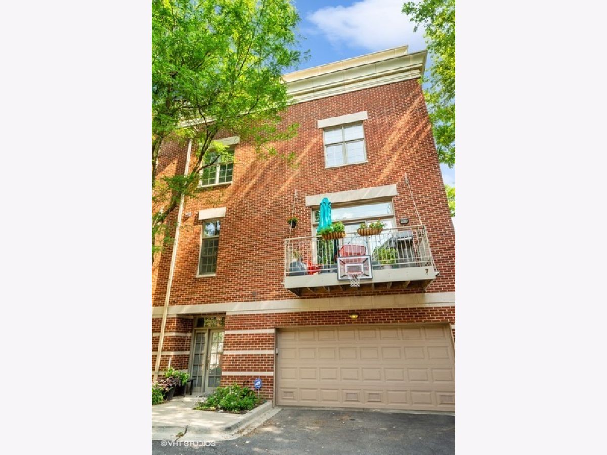 Condos & Townhomes Sold St. John's Park Chicago Illinois
