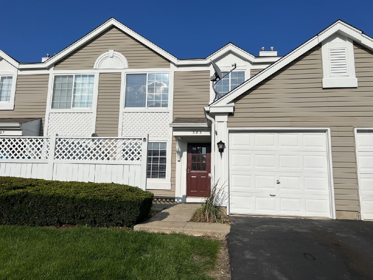 Townhomes & Condos Rented Liberty Square Aurora Illinois, 305 Gregory