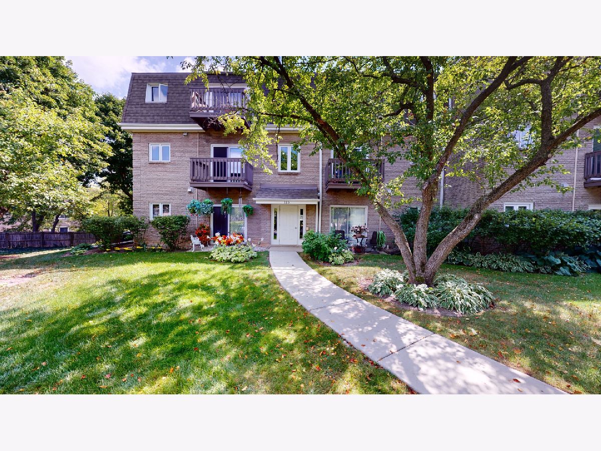 Condominiums Sold Cambridge Green Libertyville Illinois, 115 Winchester