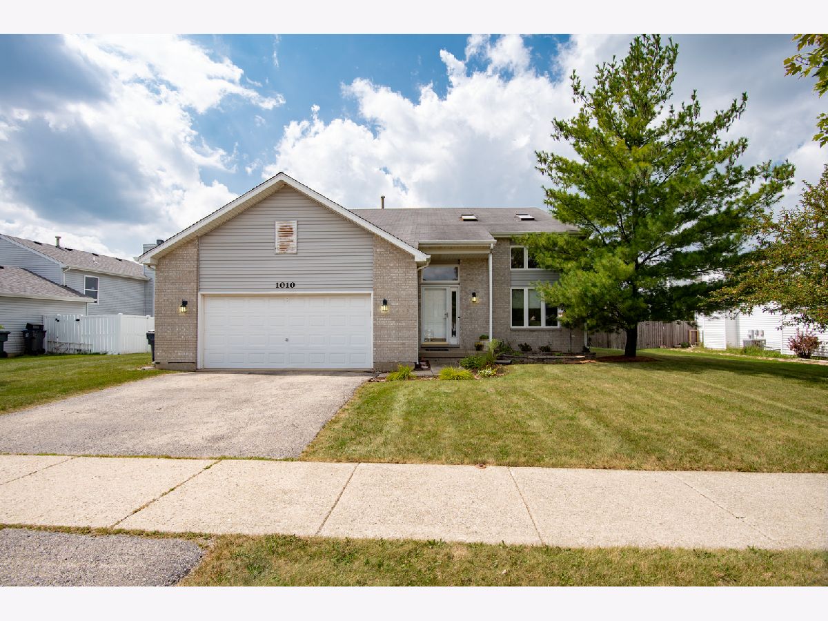 Homes Sold Countrywood Hills Zion Illinois, 1010 Pheasant Run