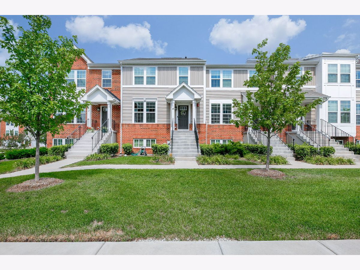 Buckingham Place Des Plaines IL, Condos & Townhomes For Sale & For Rent