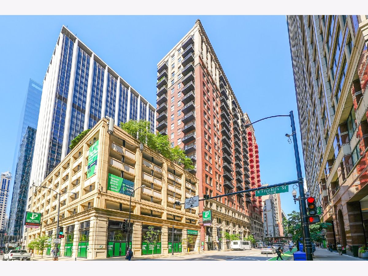 Condominiums Sold City Center Club Chicago Illinois, 212 Washington
