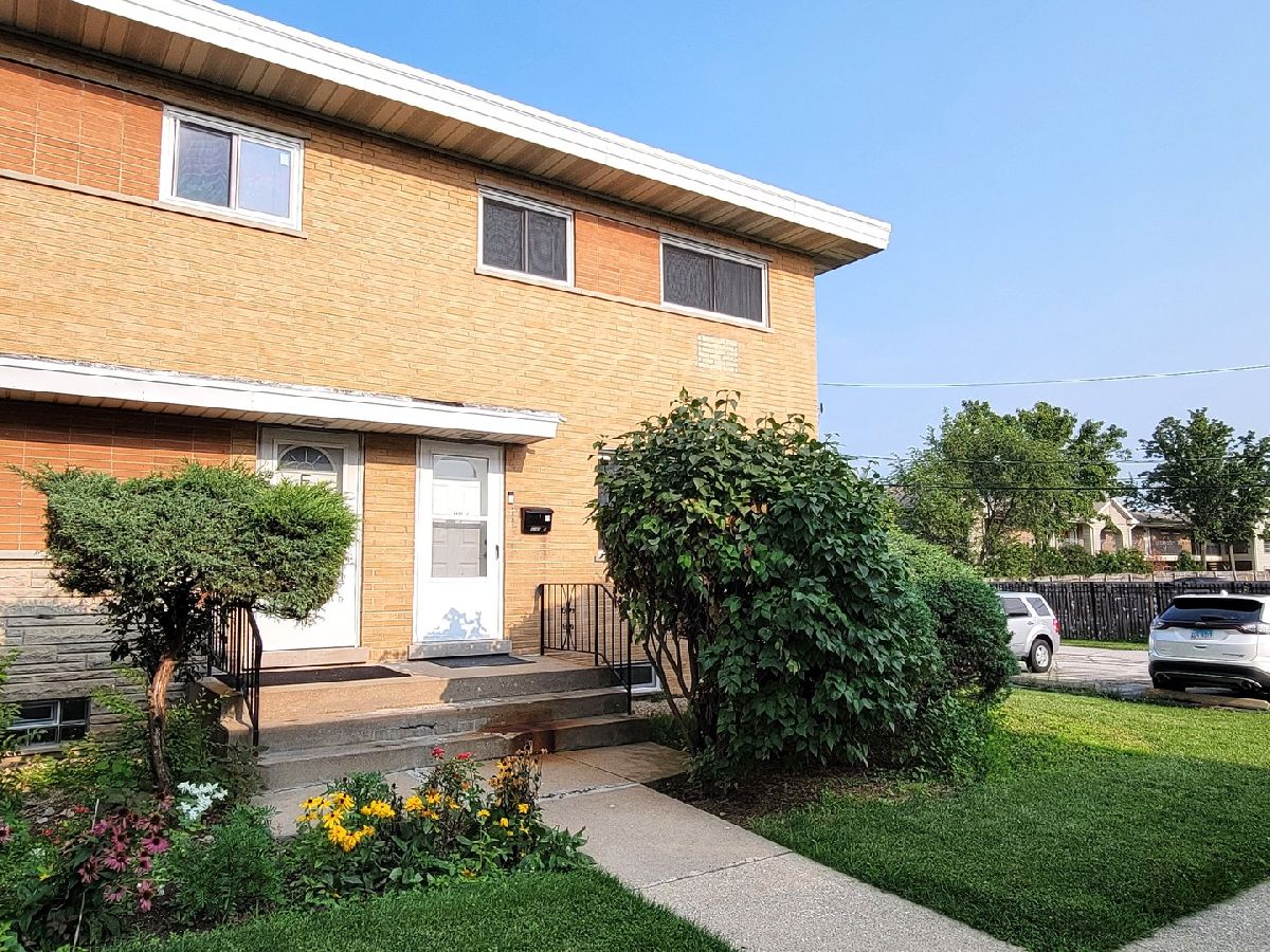 Townhomes & Condos Sold Greenwood Park Des Plaines Illinois, 8665 Josephine