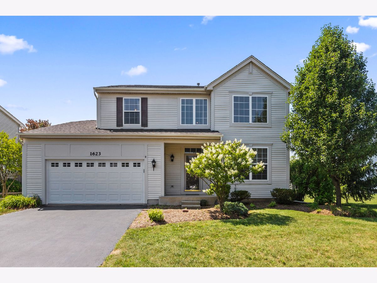 Homes & Townhomes & Condos Rented Mulberry Grove Elgin Illinois, 1623 Seaton