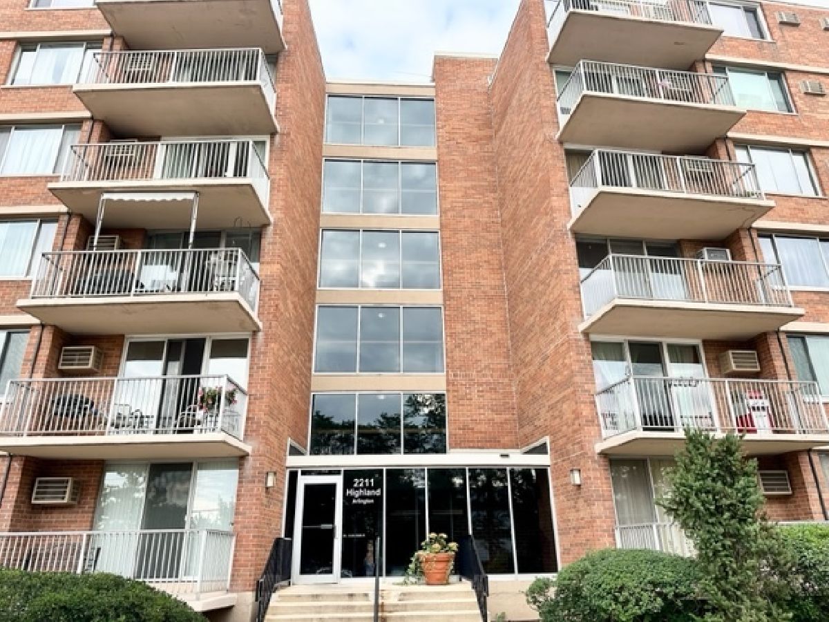 Condominiums Rented Yorktown Green Lombard Illinois, 2211 Highland
