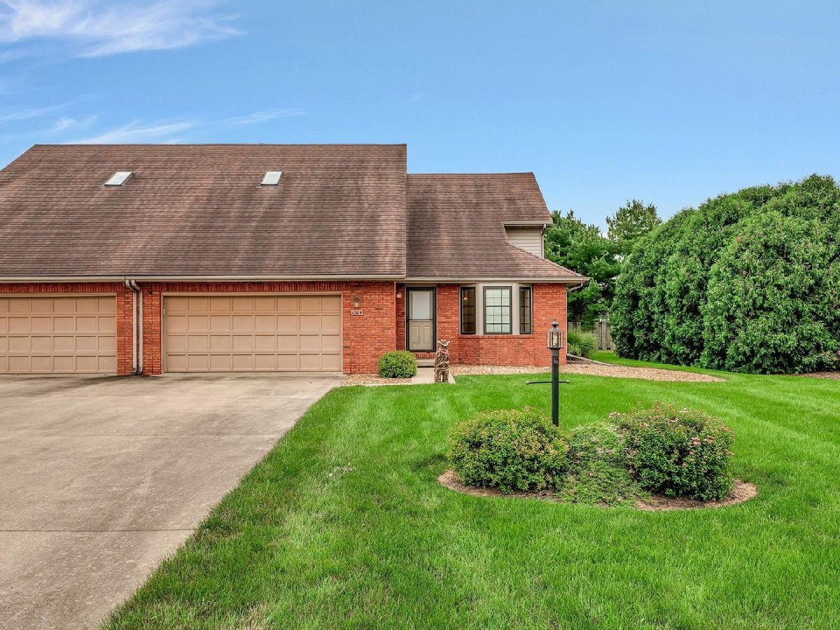 Homes & Condos & Townhomes Sold Chimneys Monticello Illinois, 1319 Dickens