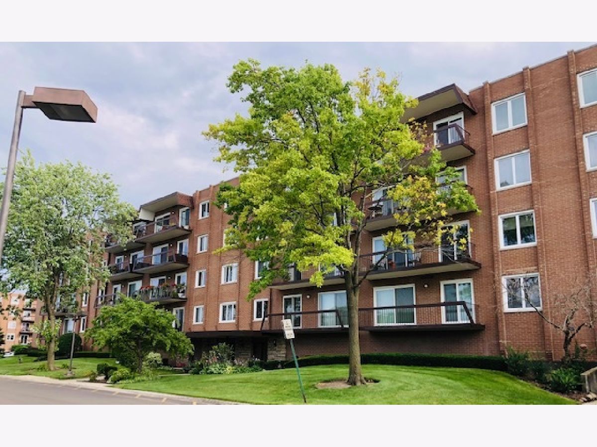 Condominiums Sold Washington Courte Niles Illinois, 8001 Courte