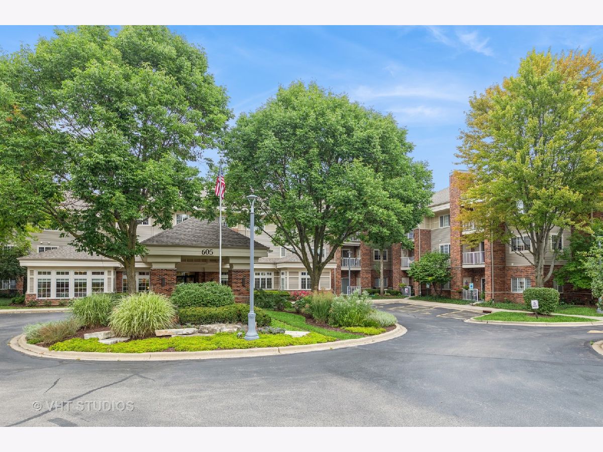 Condominiums Sold Village Green Of East Dundee East Dundee Illinois, 605 Barrington