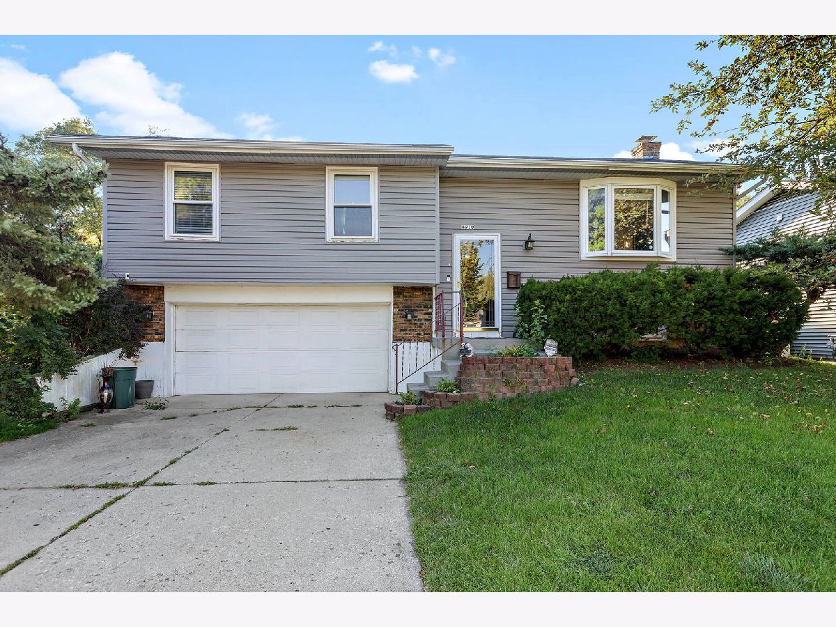 Homes & Condos & Townhomes Sold Hanover Gardens Hanover Park Illinois, 6910 Chestnut