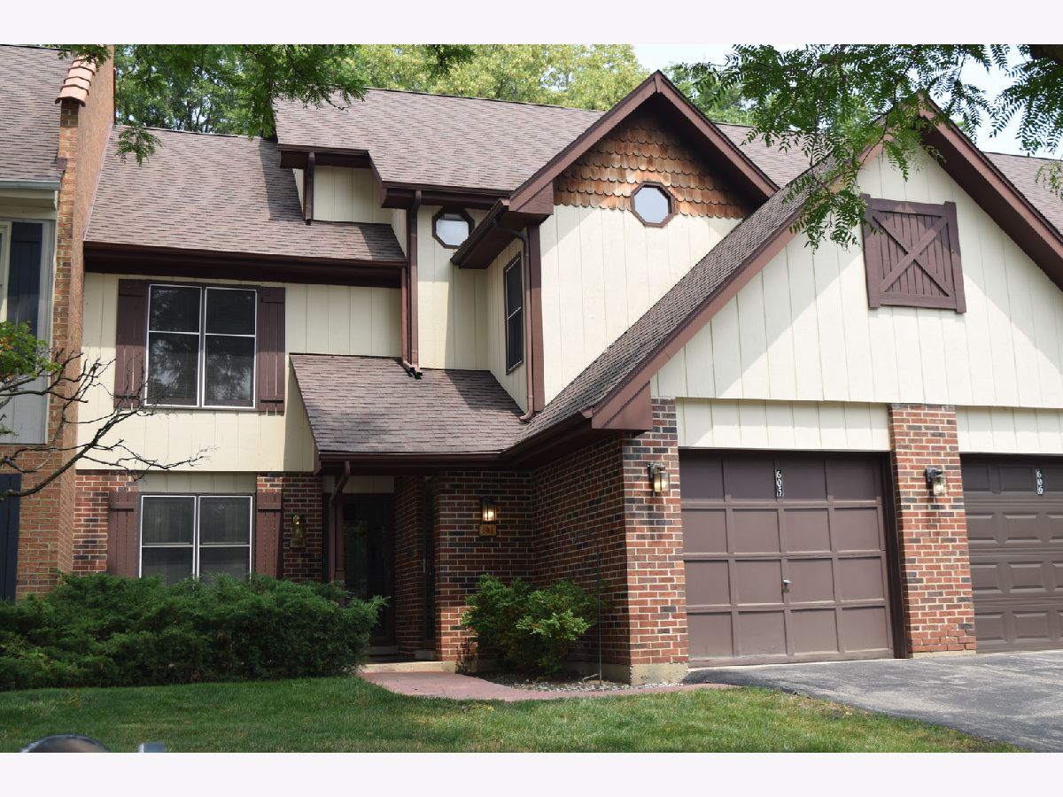 Townhomes & Condos Sold Beck Lake Des Plaines Illinois, 605 Country