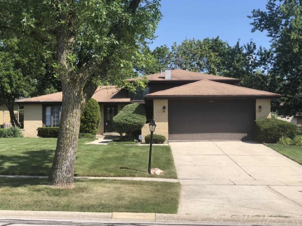 Homes Rented Farmingdale South Darien Illinois, 1214 Iroquois