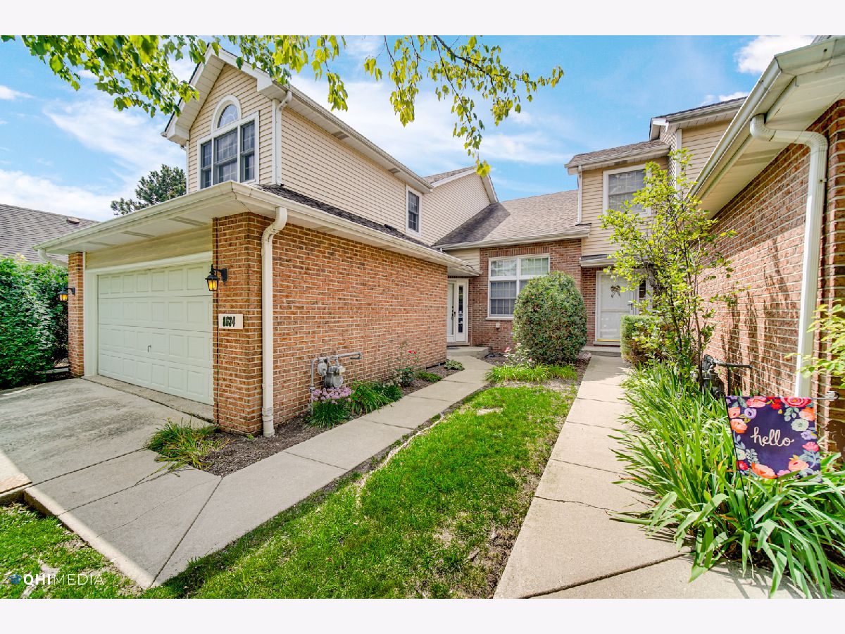 Townhomes Sold Water Tower Courts Darien Illinois, 8634 Pearson