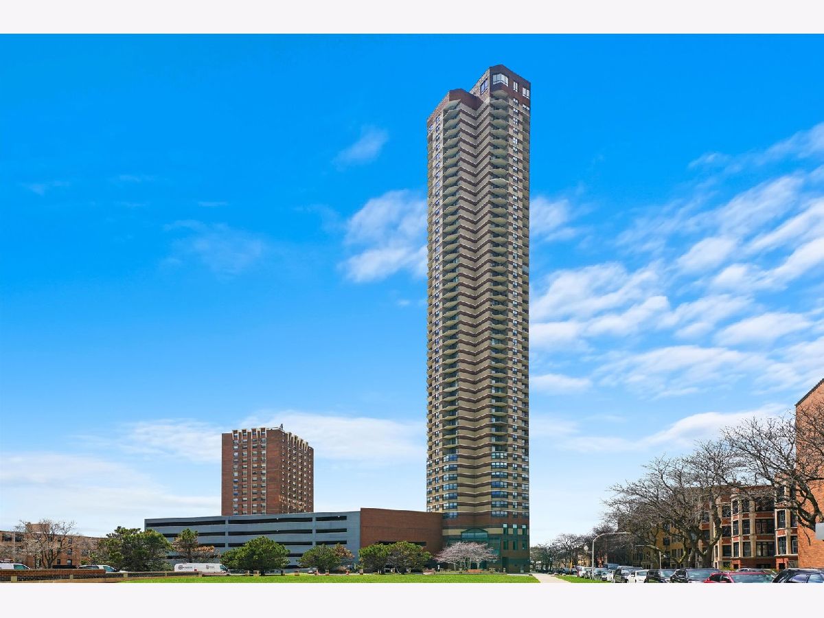 Condominiums Sold The New York Chicago Illinois, 3660 Lake Shore