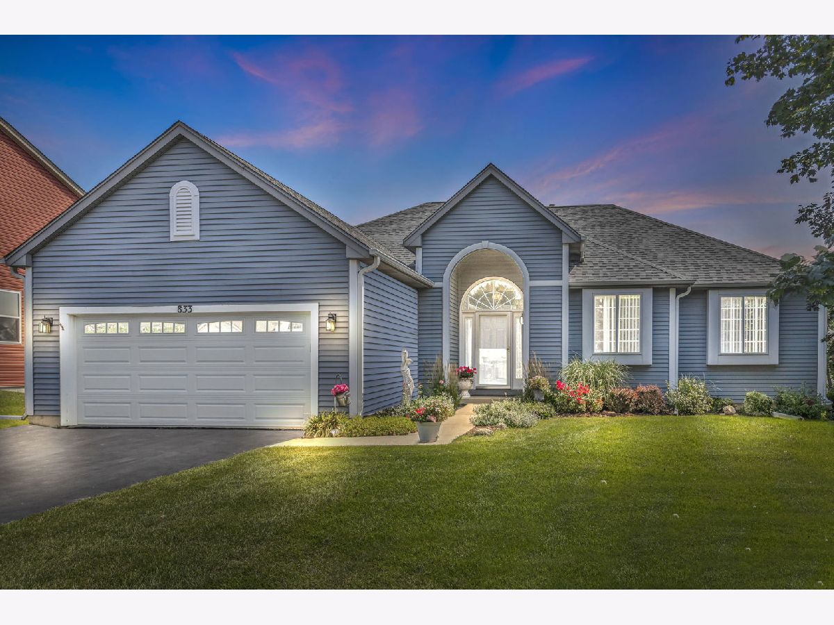 Homes Sold Columbine Square Elgin Illinois, 833 Red Barn