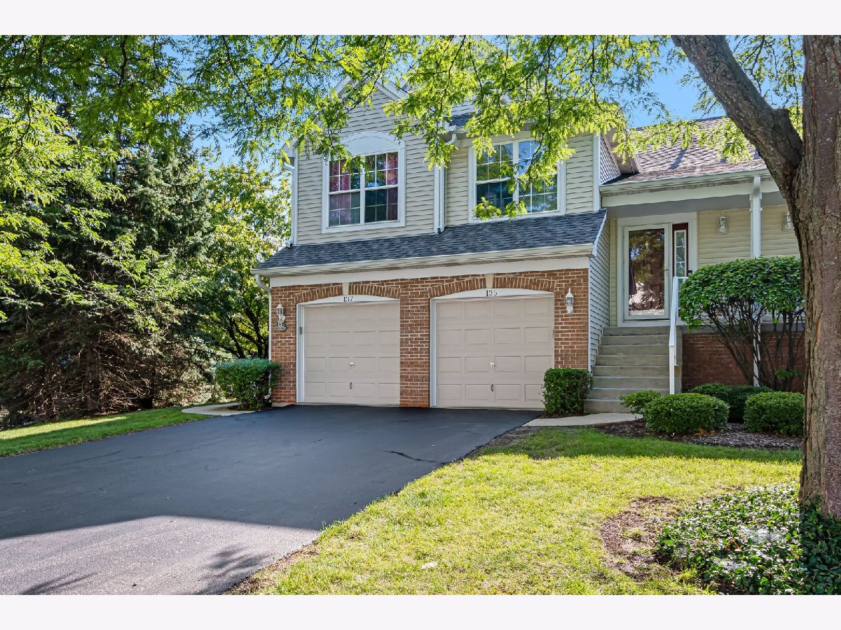 Townhomes Sold Autumn Lakes Aurora Illinois, 135 Hidden Pond