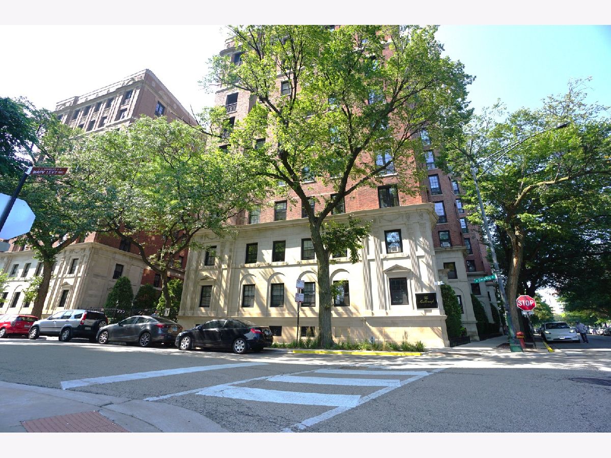 Condominiums Sold Marlborough Chicago Illinois, 400 Deming